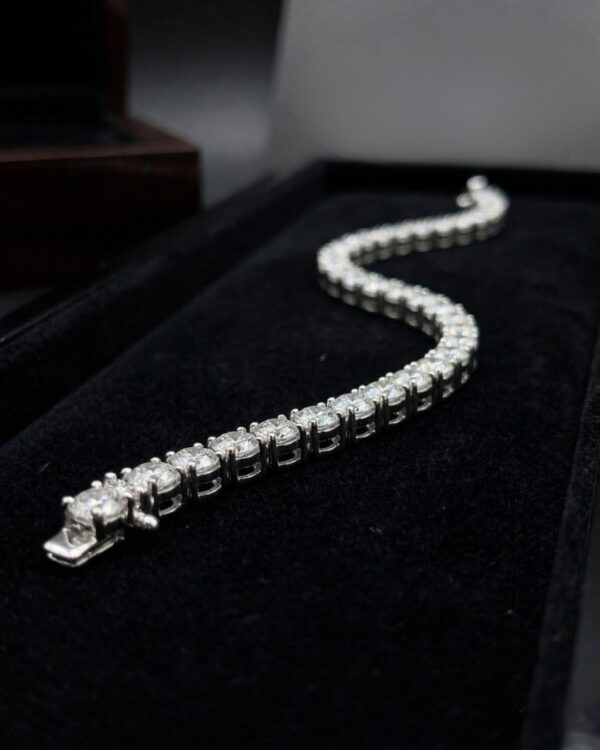 18K Gold Diamond Tennis Bracelet 8.20 Carat | 43-Stone Luxury Bracelet | T.BRA Collection