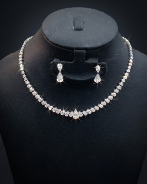 Lilo Signature Pear-Cut Diamond Statement Necklace & Teardrop Earring Bridal Suite| 18k White Gold Necklace